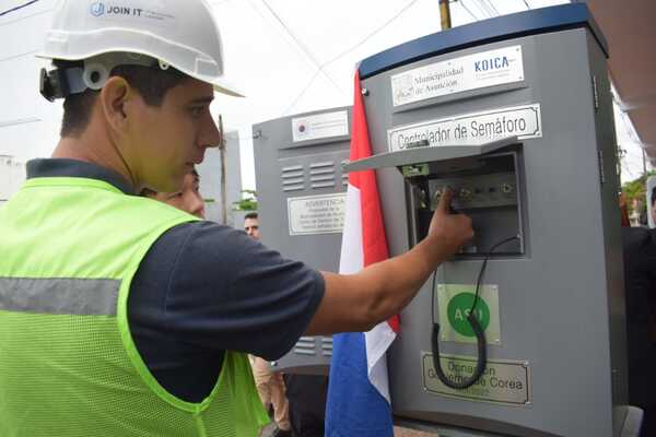 MOPC y Municipalidad de Asunción inauguran semáforos inteligentes - MarketData
