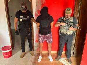 Agentes de la Senad detienen a presunto líder del microtráfico de San Juan Bautista - Nacionales - ABC Color