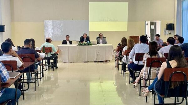 Ministro Martínez Simón expuso sobre Derecho Civil en diplomado