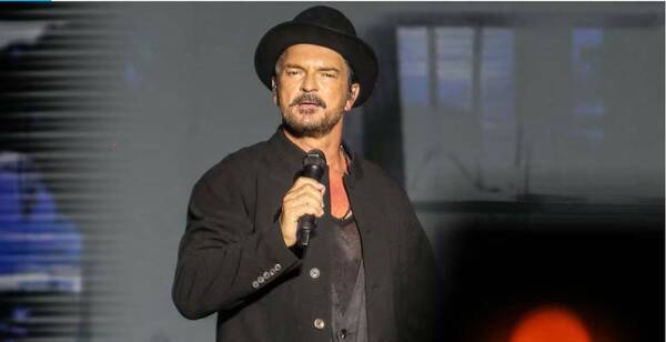 "Señoras de las 4 décadas", sonrían, Ricardo Arjona no se retira