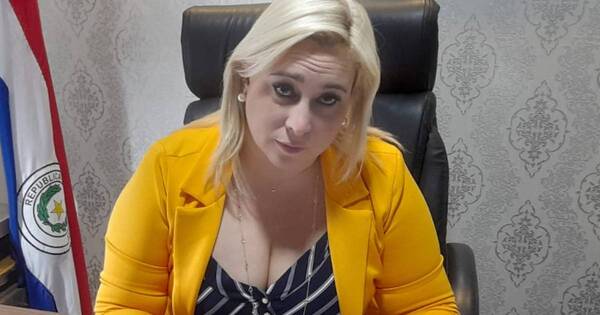 La Nación / Abogado es imputado por coacción grave a agente y a sicóloga de la Fiscalía