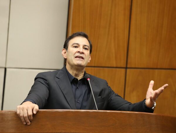 "Tekaka la erea Trato Apu'a": docente de Coronel Oviedo critica a Silvio Ovelar · Radio Monumental 1080 AM