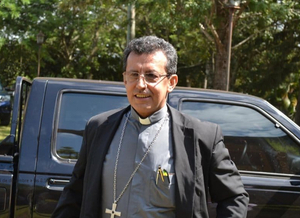 Monseñor Pedro Collar dice que le sorprendió la decisión del Vaticano - La Clave
