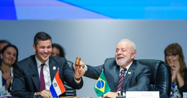 Peña quiere usar la energía de Itaipú para un fideicomiso que financie megaobras y busca sumar a Lula