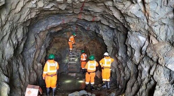 Mueren siete mineros tras derrumbe en mina de oro en Perú - Oasis FM 94.3