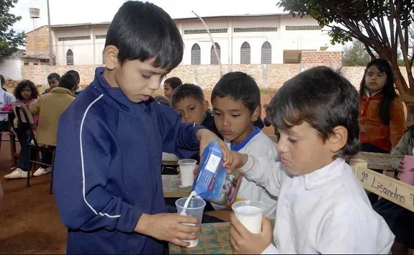 Sobrecostos en merienda escolar sacuden gobernaciones