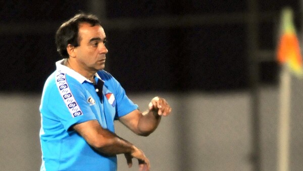 Una mano para Juan Manuel Battaglia