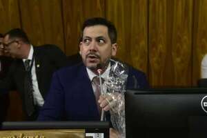 Raúl Latorre intenta desligarse del caso de “Tratito Apu’a” Ovelar - Política - ABC Color