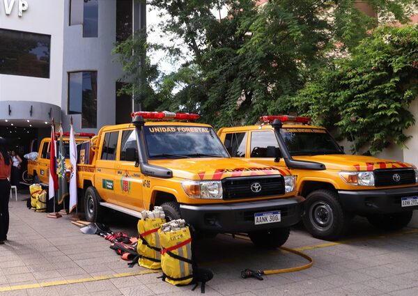 Infona entrega a bomberos móviles y equipos para combate a incendios forestales - .::Agencia IP::.