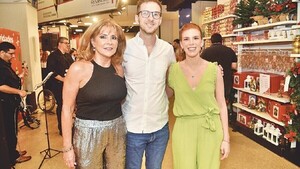 Brindis por el 35° aniversario de Unicentro