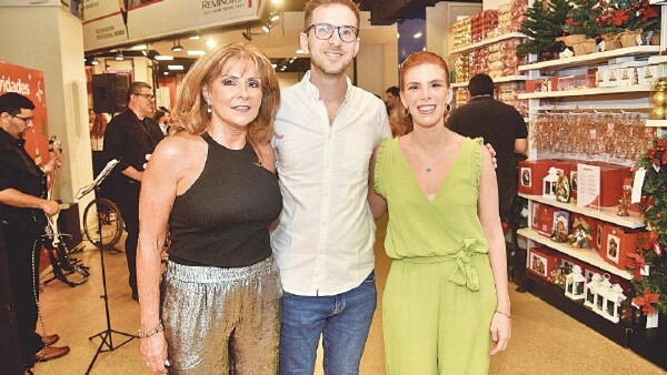 Brindis por el 35° aniversario de Unicentro