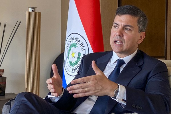 Peña anuncia por Navidad rebaja del precio de combustibles de petrolera estatal paraguaya - MarketData