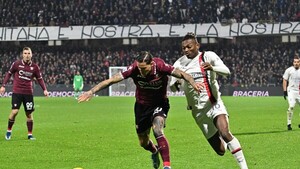Milan salva un punto en tiempo añadido