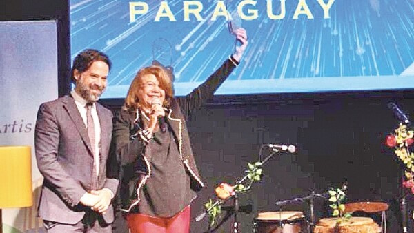 Inter Artis Paraguay recibió premio a su calidad en Bogotá