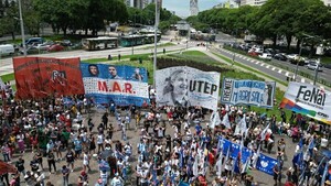 Sindicatos y organizaciones argentinas vuelven a marchar contra el decreto de Milei