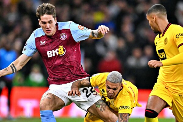 Versus / Aston Villa rescata agónicamente un empate en casa ante el Sheffield United