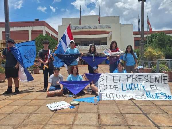 Estudiantes de Fenaes en Itapúa repudian dichos del senador Silvio Ovelar - Política - ABC Color