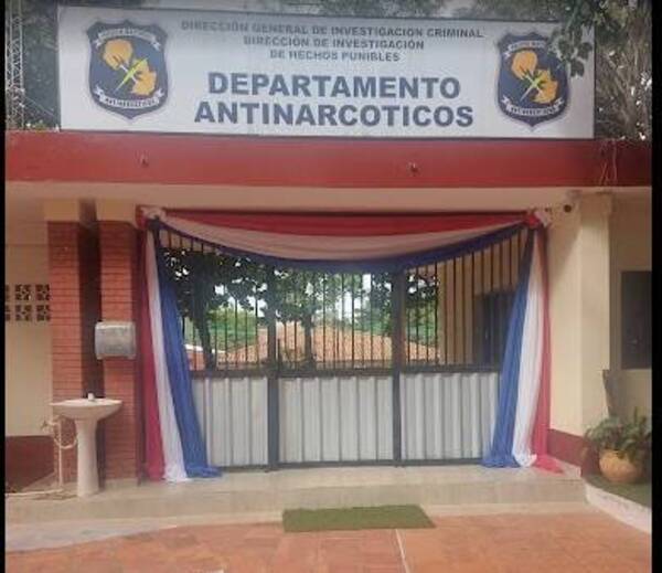 Destituyen a capo de Antinarcóticos: "Polibandis" se habrían alzado con cocaína ajena