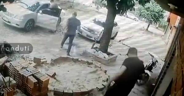 La Nación / Detienen a cuatro policías que habrían robado 30 kilos de cocaína