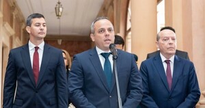 Peña se alinea con la Corte y choca con el contralor al vetar la ley que le daba más poderes