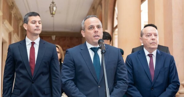 Peña se alinea con la Corte y choca con el contralor al vetar la ley que le daba más poderes
