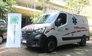 Hospital regional de Pilar recibe ambulancia con UTI donada por Yacyreta
