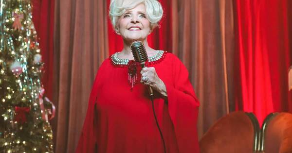La Nación / Brenda Lee arrebata a Mariah Carey la corona de Reina de la Navidad