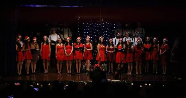 La Nación / Coro de la Católica canta a las fiestas en el CCPA