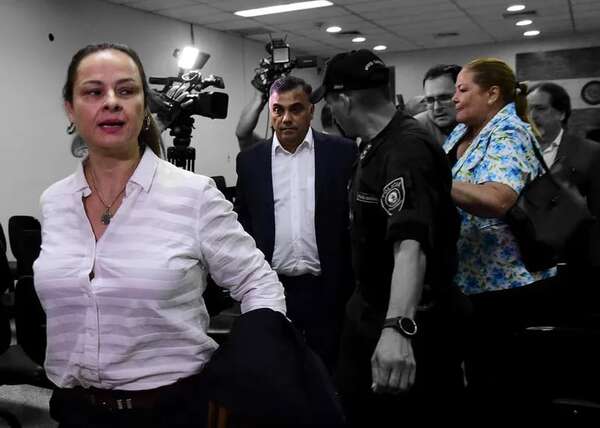 Fundamentos del alevoso “blanqueo” al exfiscal Díaz Verón y su esposa - Nacionales - ABC Color