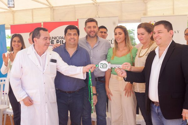 Director de la EBY entrega ambulancia con UTI al hospital regional de Pilar