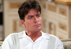 Actor Charlie Sheen es atacado en su casa en Malibú