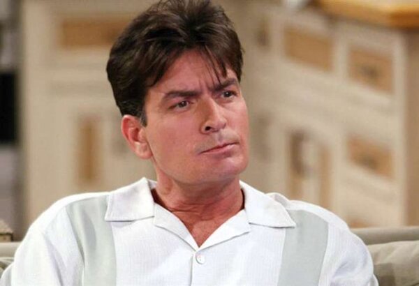 Actor Charlie Sheen es atacado en su casa en Malibú