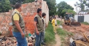 Diario HOY | Tren de cercanías: despejan Vía Férrea ante repentina ocupación