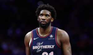 Versus / Embiid continúa con su racha dominante