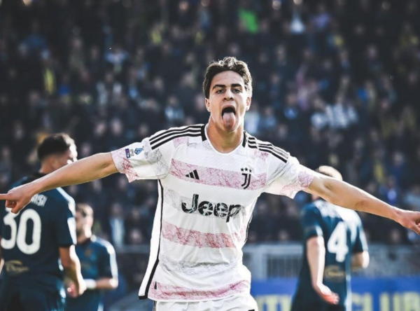 Versus / Juventus cumple ante Frosinone y se acerca al Inter
