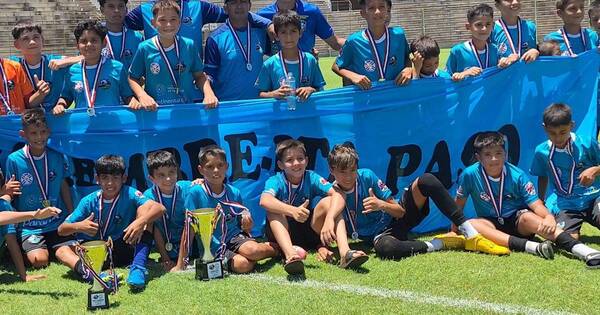 La Nación / El equipo del 8 de Diciembre de Itá Paso se consagró campeón del torneo Goles por mi barrio