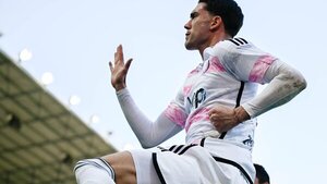 Vlahovic reengancha a Juventus
