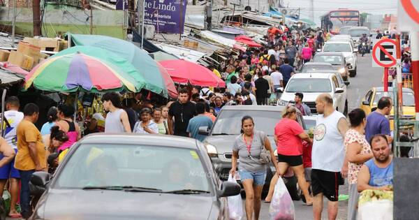 La Nación / Mercados registran movimiento, pero esperan que mañana llegue más gente