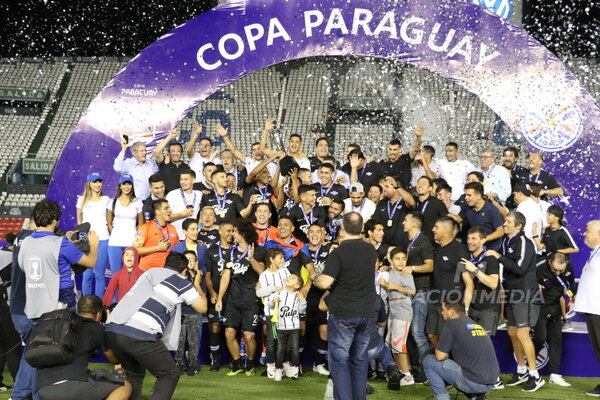 Versus / ¿Se van al fútbol brasileño? Curiosos posteos de algunos jugadores de Libertad