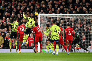 Versus / En un partidazo, Arsenal empata en Anfield y pasará la Navidad como líder de la Premier League