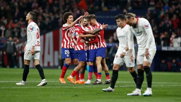 Versus / Atlético de Madrid sube al podio de LaLiga y corta la reacción del Sevilla