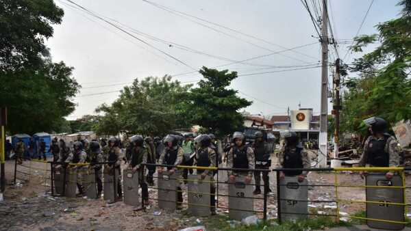 Tres policías heridos en Tacumbú continúan en terapia intensiva