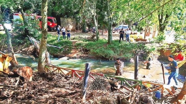 Los arroyos de CDE son usados como vertederos de basura