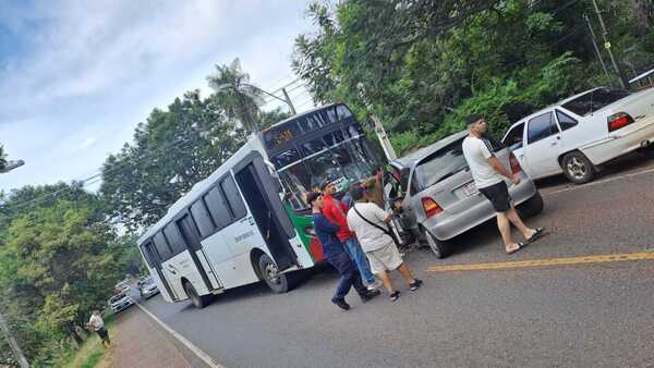 Accidente fatal involucra a colectivo en Areguá
