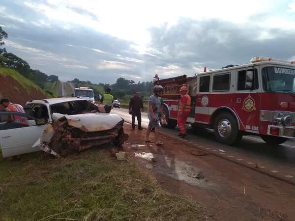 Yguazú: reventón de neumático provoca accidente y deja a toda una familia herida - ABC en el Este - ABC Color
