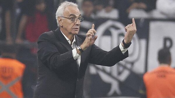 Fossati promete volver a Lima para cumplir con objetivos trazados con la selección de Perú