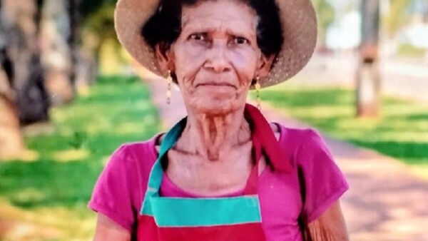 De changa en changa, crió sola a sus siete hijos y los hizo estudiar