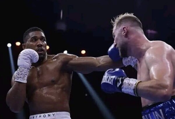 Versus / Joshua frena a Wallin en cinco rounds de boxeo de pesos pesados en Riad