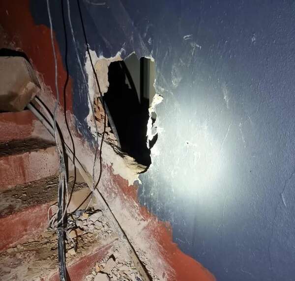 Videos: caen tras persecución tres chilenos acusados de ingresar a local de casa de cambios - ABC en el Este - ABC Color