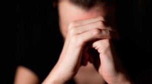 Depresión y fiestas: cómo acompañar a quienes enfrentarán desafíos emocionales - Radio Imperio 106.7 FM
